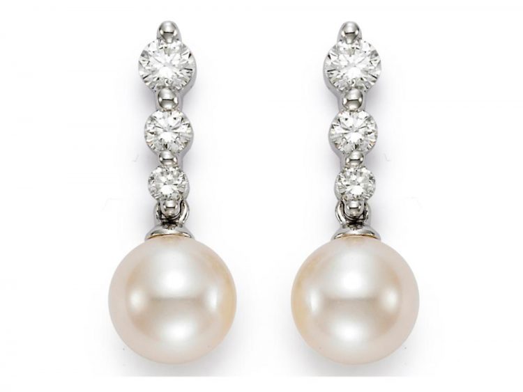 MASTOLONI - 18K White Gold 7-7.5MM White Round Cultured Pearl Earring with 6 Diamonds 0.43 TCW